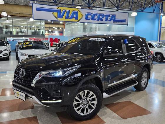TOYOTA HILUX SW4 2.8 D-4D TURBO DIESEL SRX 7L 4X4 AUTOMÁTICO